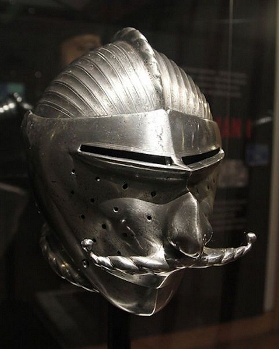 Модные шлемы средневековых рыцарей