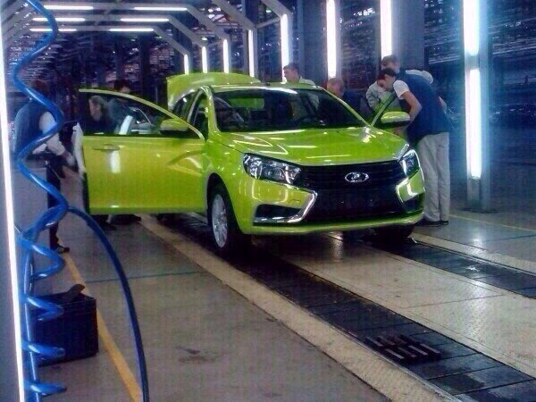 Lada Vesta на конвейере