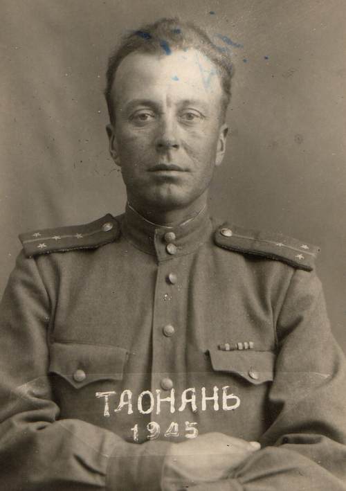 Фотографии советских офицеров   из частных зарубежных коллекций.