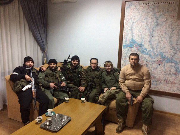 Луганск 21.11.17. Вооруженные люди возле административных зданий