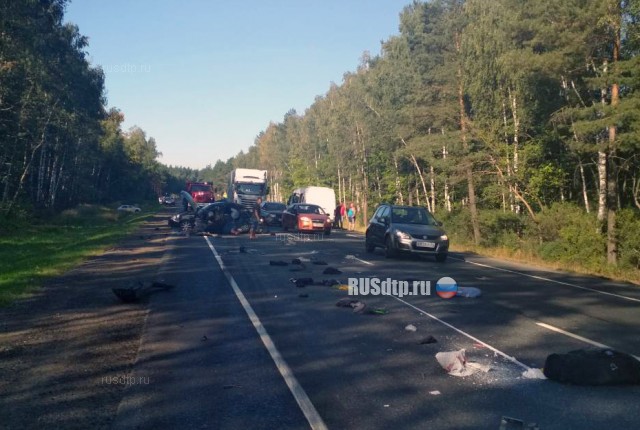 Фуровод крушит машины перед собой, бедную Приору выкинул под встречный грузовик, водитель погиб