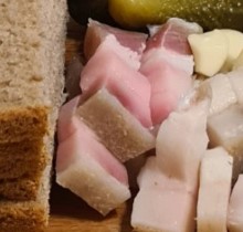 Вопрос: Нужна ли еще одна рюмка для друга или приятеля?