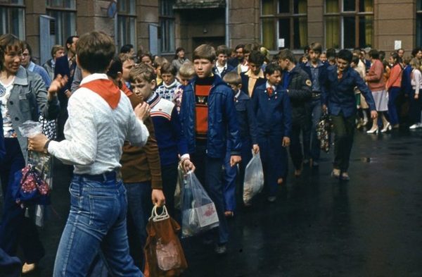 Фотохроника "загнивающего совка". Часть 10