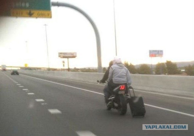 Как перевезти большой системный блок на спортбайке