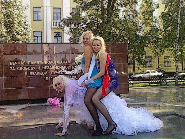 В Кронштадте неизвестные пожарили шашлык на «Вечном огне»