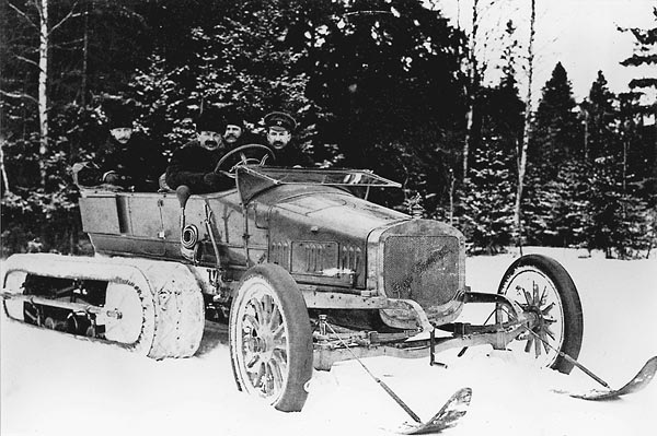 Международная автомобильная выставка в Михайловском манеже. 1913г.