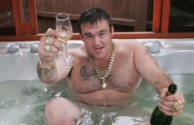 Победитель лотереи быстро спустил все 10 миллионов фунтов