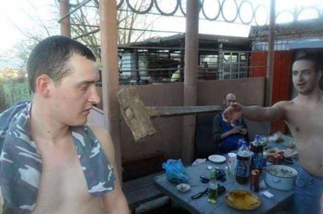 Лови топор! Что, не поймала?