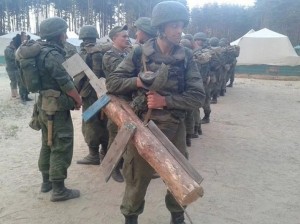 Белоруссия стягивает военную технику к границе с Украиной