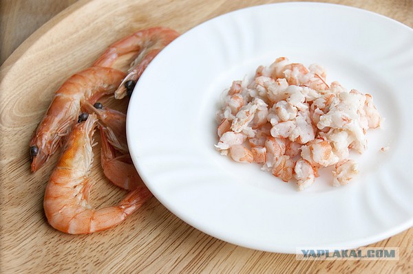 Семга фаршированная креветками и сыром