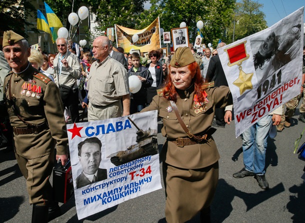В Славянске облили зеленкой героя Великой Отечественной войны