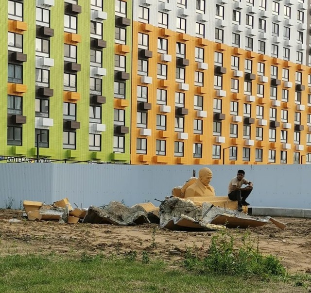 Демонтаж истории продолжается