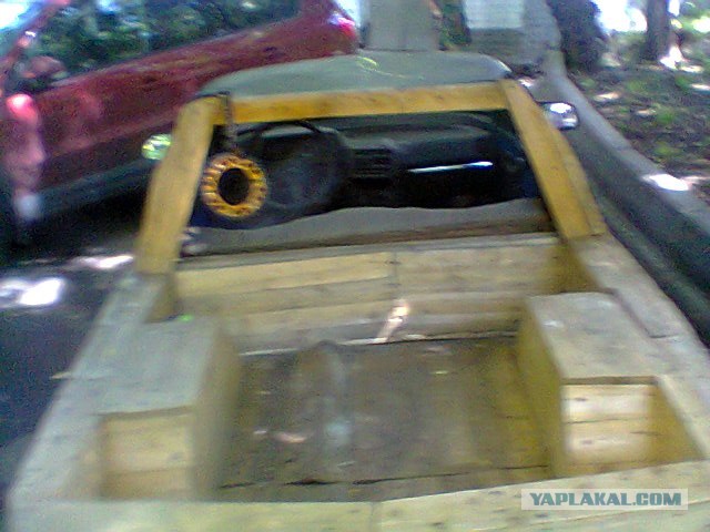 Житель Турции соорудил автомобиль из дерева: за 15 дней смастерил только с помощью пилы и дрели