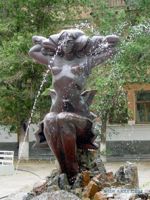 Бронзовые сиськи и жопа