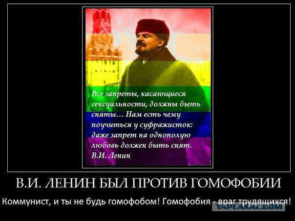 13 500 алых цветов возложено к могиле Сталина в Москве