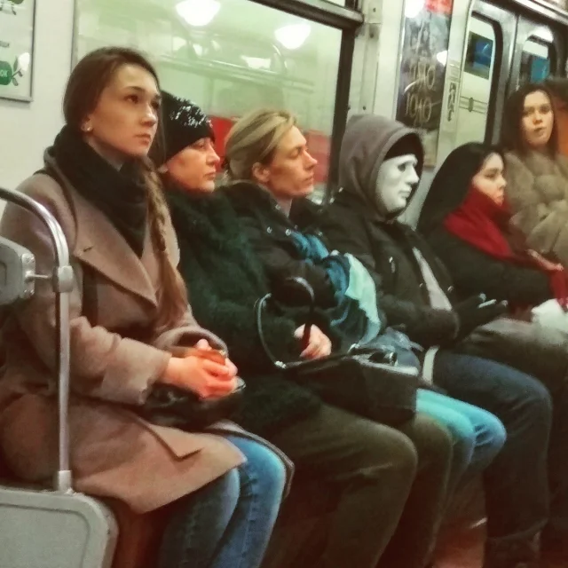 Новая подборка модников из метро