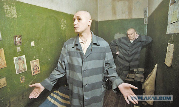 Трансгендера отправили в мужскую тюрьму