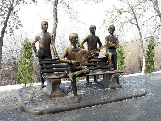 Сядь со мною рядом!