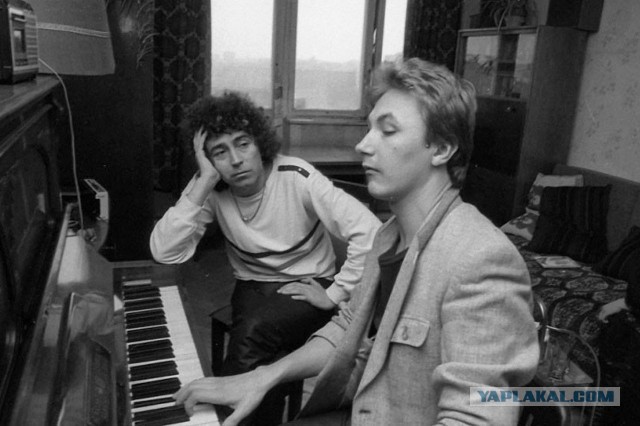 Молодые музыканты на квартире, 1985 год
