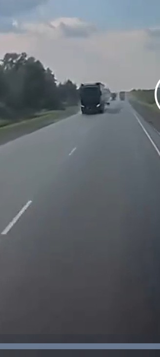 Ехала с детьми своими, теперь дети без мамы.