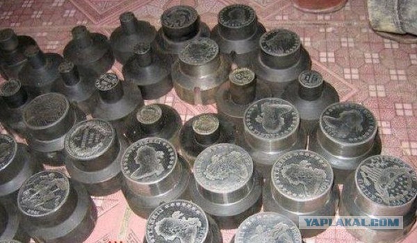 вот алкаш с трясущимися руками продал.