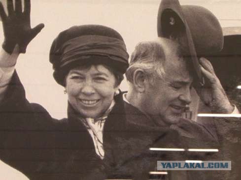 Наина Ельцина предложила считать 90-е годы святыми