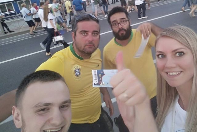 Бразильские болельщики подарили два билета на ЧМ-2018 грустной паре в Ростове-на-Дону