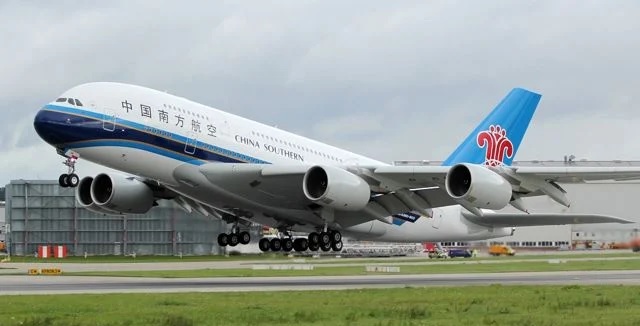 Модель самолёта A380 China Southern