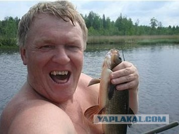 Подросток в Набережных Челнах поймал гиганского толстолобика на набережной