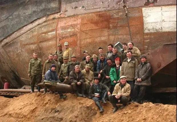 Как 2000 тонная подлодка высотой с пятиэтажку оказалась в Тольятти?