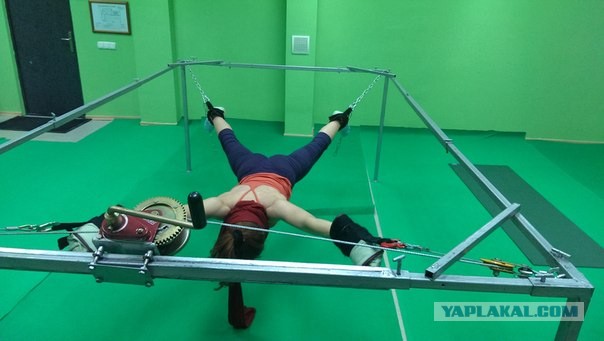 Тренировка по растяжке закончилась изнасилованием