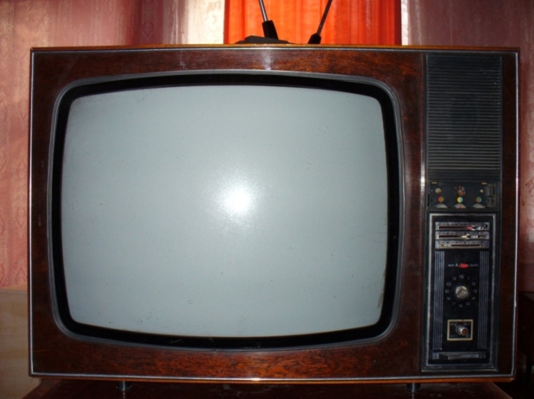 Телевизор 80 х. Цветной телевизор электрон 714. Телевизор цветной "электрон 380д".. Цветной телевизор электрон 714 в СССР. Телевизор электрон СССР цветной.