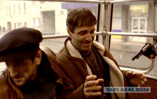 «Мы тебе телефон разобьём и в багажник засунем….»