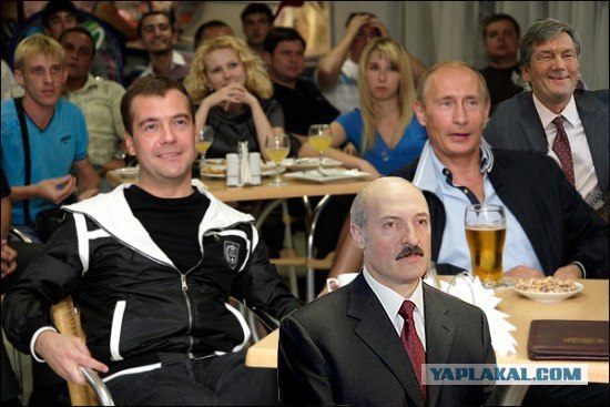 Путин и Медведев смотрят футбол в Сочи