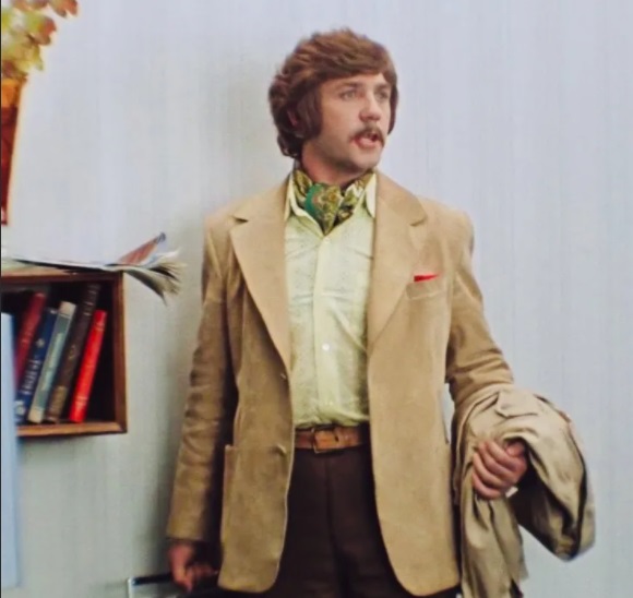 В элитном подмосковном посёлке Вешки ФСБ проводит масштабную спецоперацию - местный житель отстреливается из дома