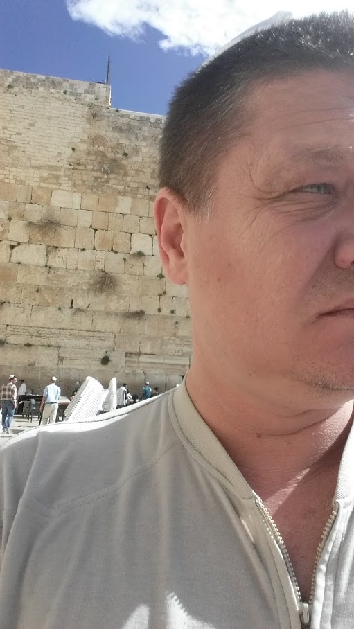 В Москве поп напал на парня, потому что он фотографировал иконостас