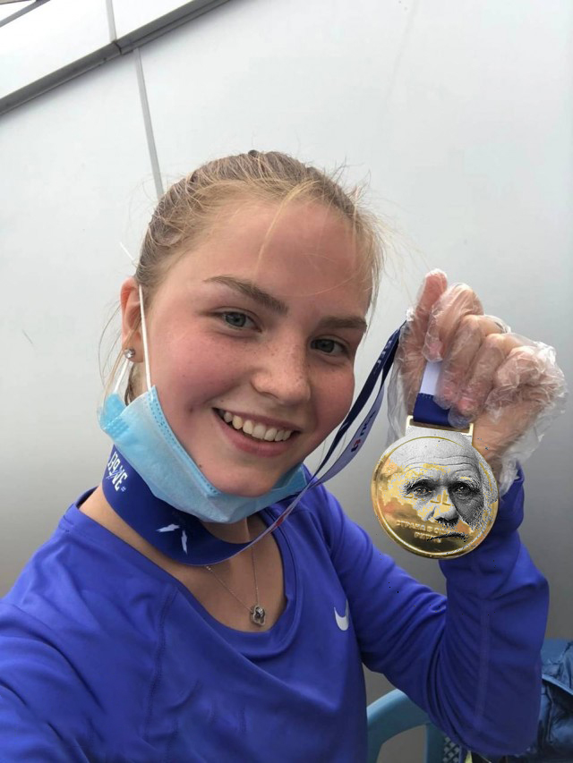 Спортсменка из Кировской области перелезала через состав на жд путях и получила удар током в 27 тысяч вольт