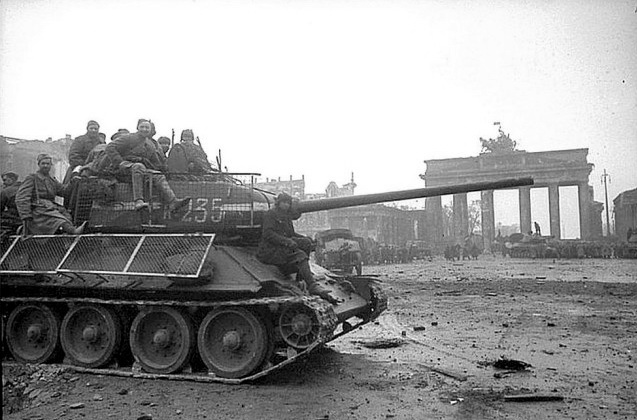 Исторические моменты Победы. Апрель-май 1945г
