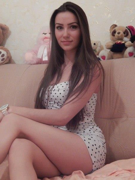 Девушки из соцсетей в коротких платьях