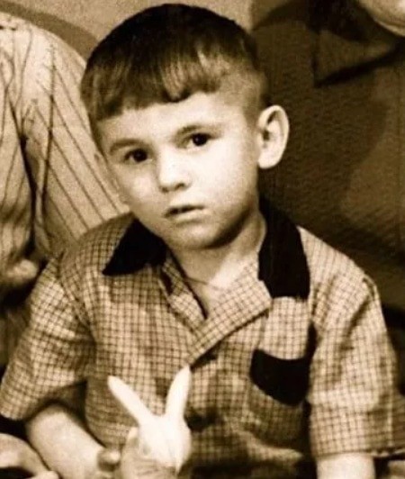 Небольшая фотоподборка известных личностей в детстве и юности