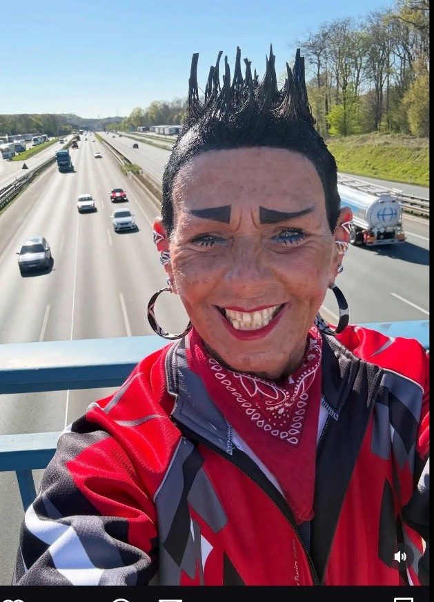 Всякой дряни притащил