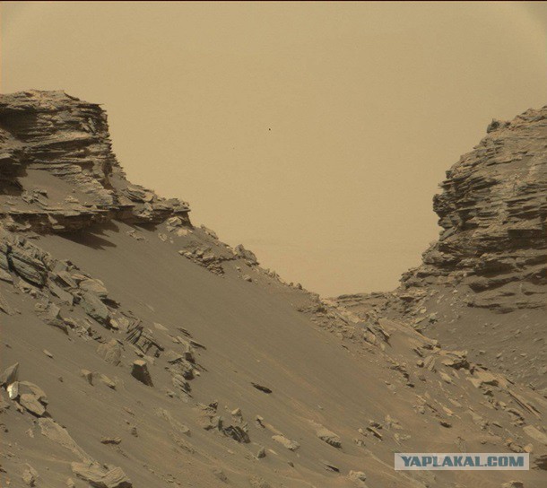 Получены первые цветные фото марсианских скал с зонда Curiosity.