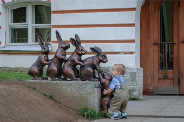 Как НЕ надо фотографироваться с памятниками.