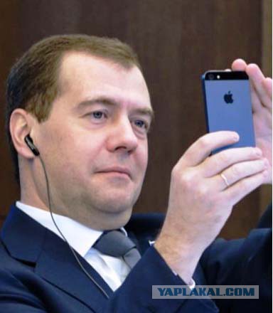 Рейтинг вероятных преемников Путина возглавили Медведев и Собянин