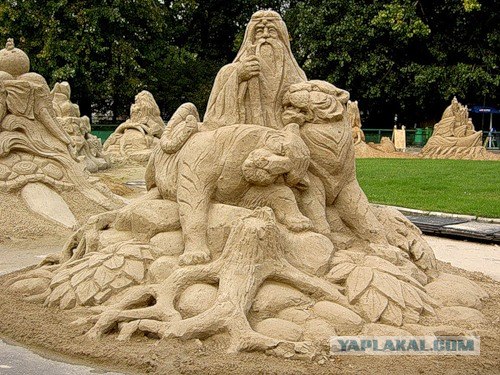 Скульптуры из песка в Коломенском (Москва)