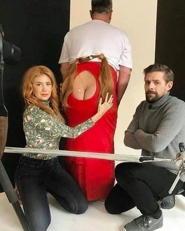 Модель для рекламы кулонов, медальонов, подвесок