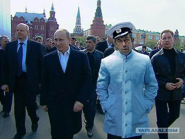 Белый плащ