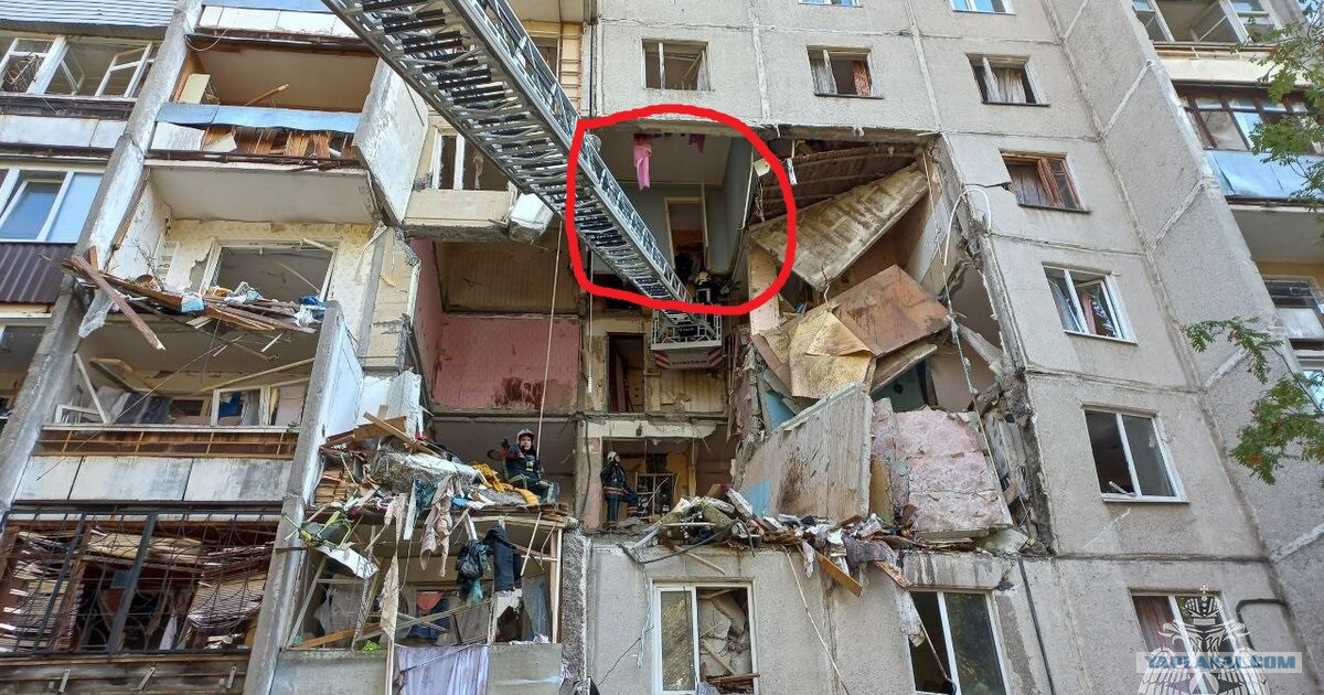 Поторное обрушение стены дома в Балашихе - под завалами оказались спасатели  - ЯПлакалъ