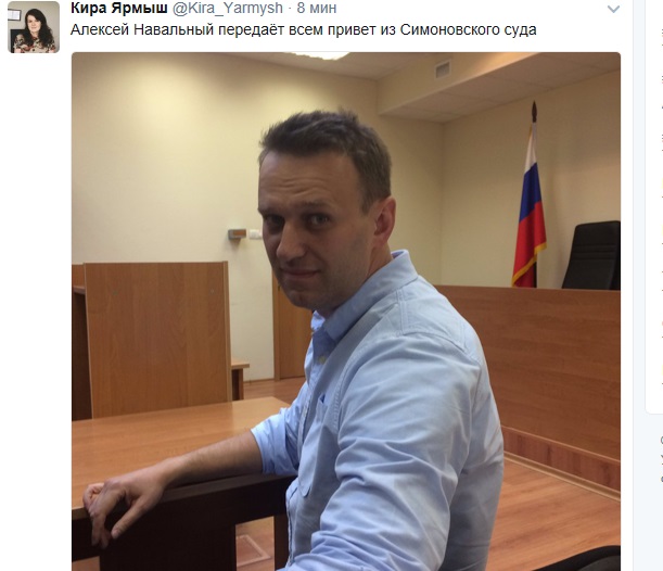 Навального задержали в подъезде его дома в Москве