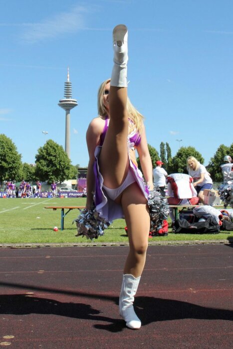 Девушки в спортивной форме - 6